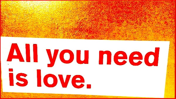Blog Karen Hartig Selbstliebe - Aufkleber mit dem Spruch "all you need is love"